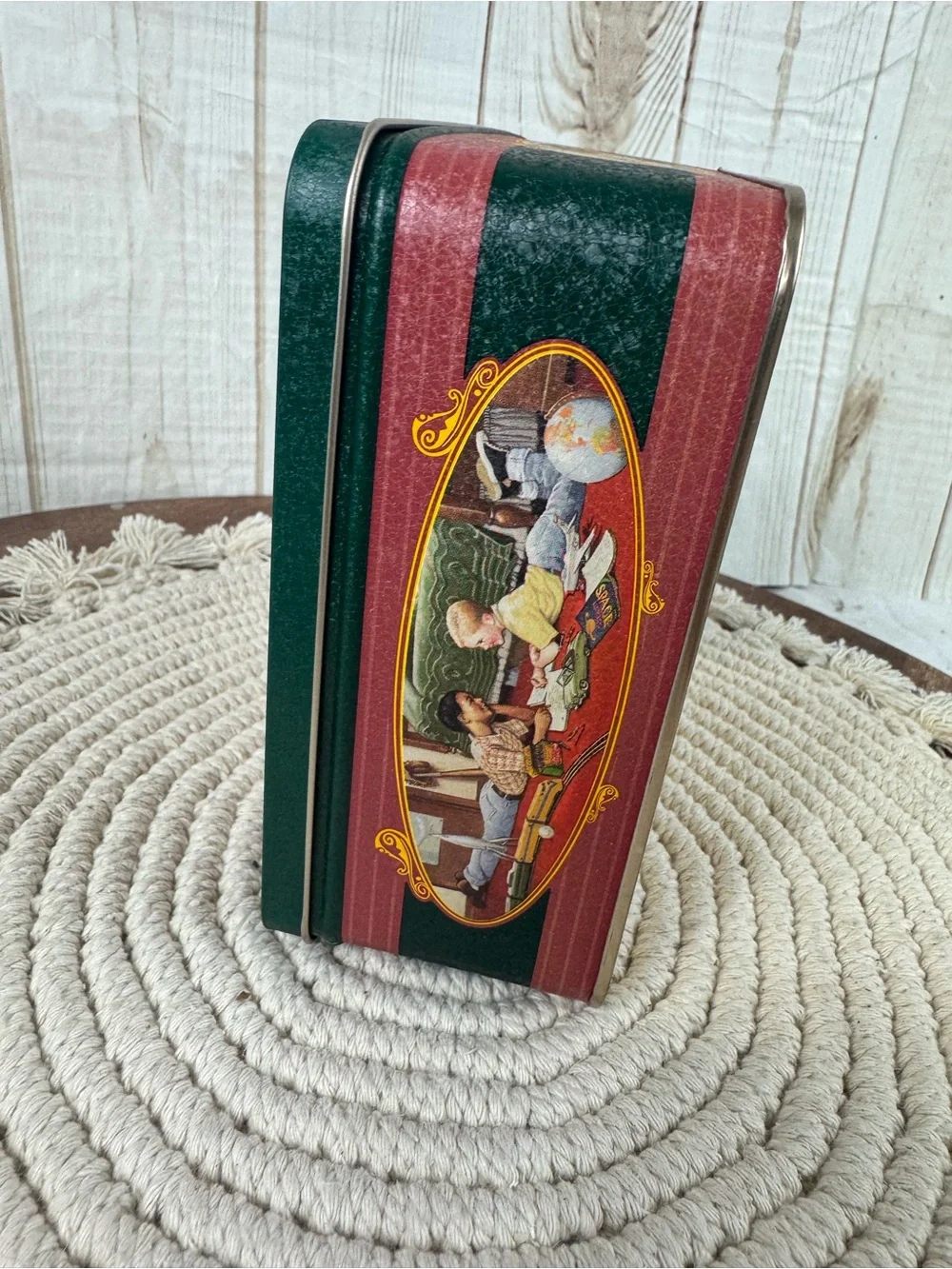 Crayola Vintage Keepsake Tin - Green & Burgundy includes 64 crayons.
